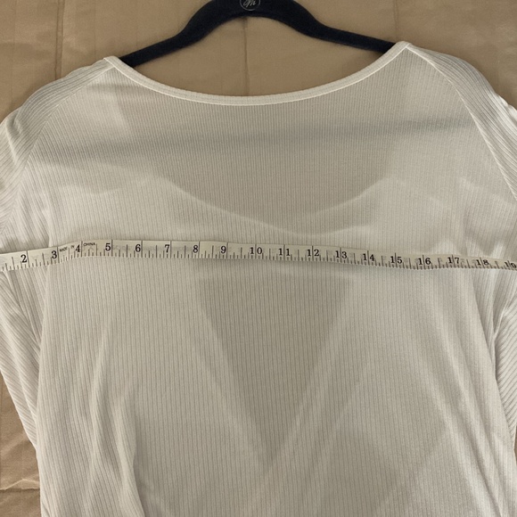 Lorna Jane White Long Sleeve Open Back top - Picture 4 of 5